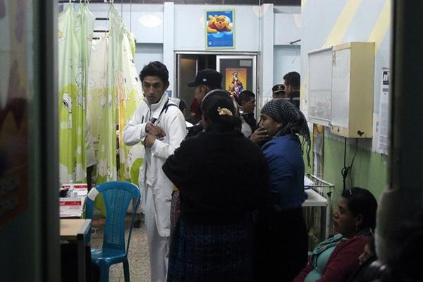 La menor de 8 años falleció en el Hospital de Quetzaltenango, luego de cinco días de agonía. (Foto Prensa Libre: Carlos Ventura).