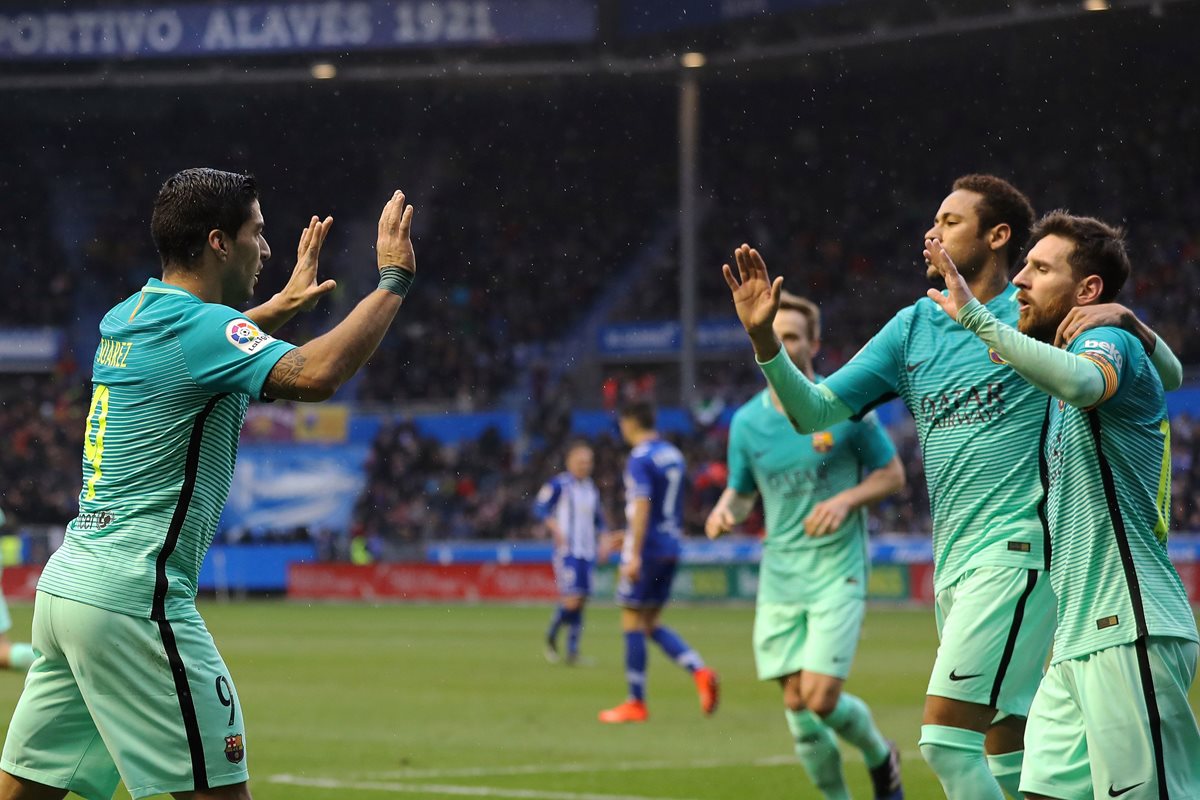 Suárez, Messi y Neymar anotaron para el cuadro azulgrana esta mañana. (Foto Prensa Libre: AFP)