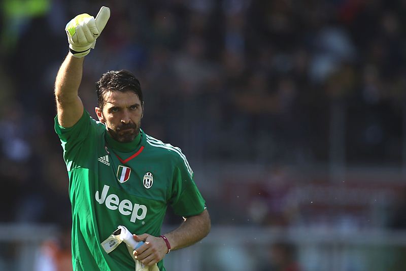 Buffon celebra el triunfo de la Juventus esta tarde. (Foto Prensa Libre: AFP)