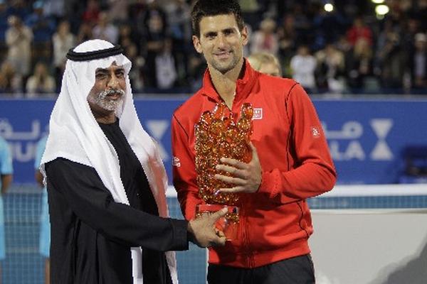 Djokovic fue el mejor en el torneo de exhibición de Abu Dabi. (Foto Prensa Libre: AP)