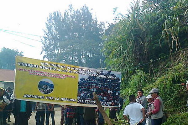 Comunitarios de Barillas, Huehuetenango, durante una protesta contra construcción de hidroeléctrica. (Foto Prensa Libre: Archivo)<br _mce_bogus="1"/>