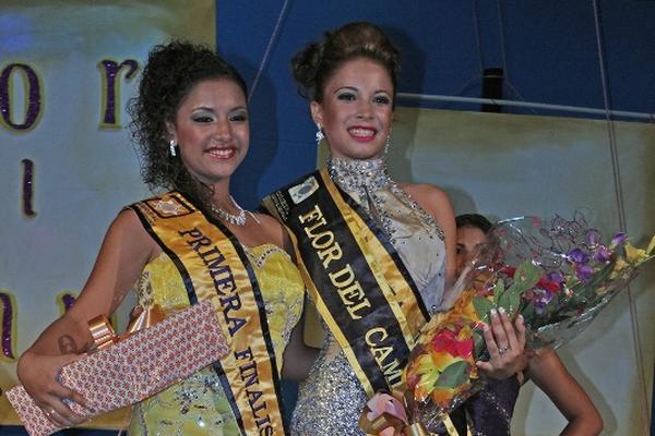 Febe Lucero Rivera, primera finalista, junto a Éricka Beatriz Reyes, la nueva Flor del Campo (Foto Prensa Libre: A. Coyoy)<br _mce_bogus="1"/>