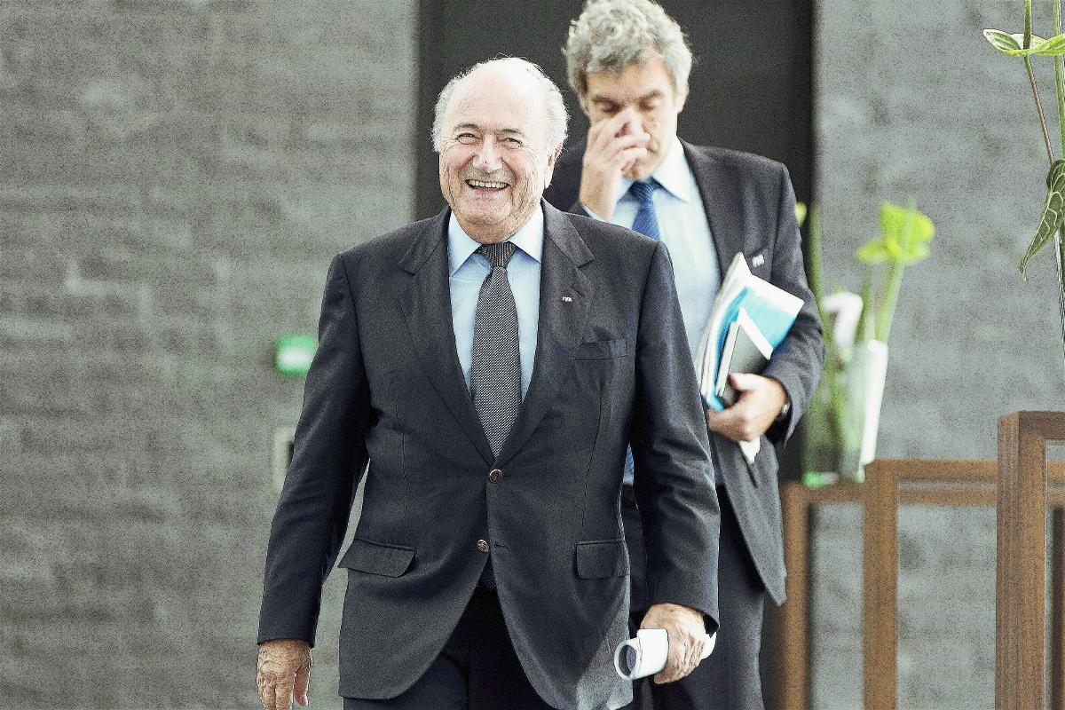 Algunas fuentes afirman que Joseph Blatter podría seguir al mando de la Fifa. (Foto Prensa Libre: EFE)