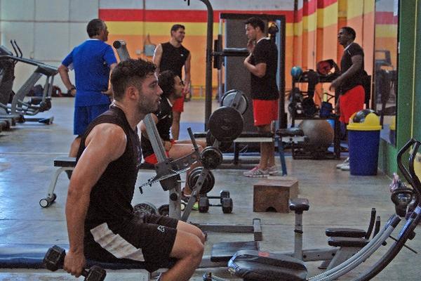 Los jugadores de Coatepeque volvieron ayer a los trabajos físicos e hicieron una sesión en un gimnasio, con miras al duelo contra Suchitepéquez. (Foto Prensa Libre: Alexander Coyoy)