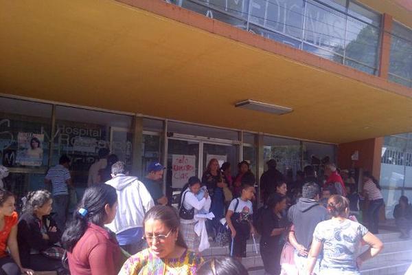 El Hospital Roosevet se encuentra en alerta Naranja por el incremento de incidentes en época de fin de año. (Foto Prensa Libre: Antonio Ixcot)<br _mce_bogus="1"/>