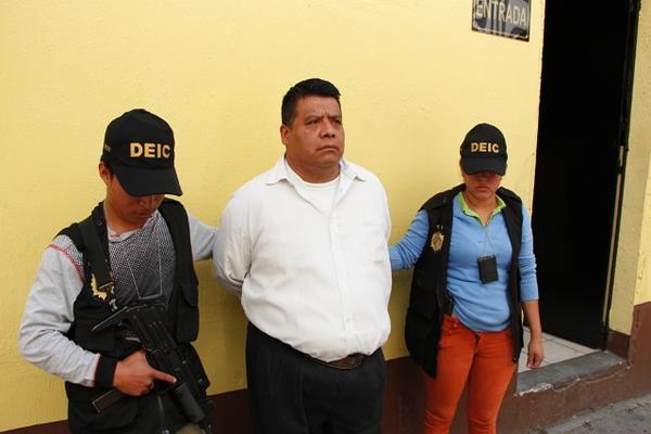 Luis Antonio Abad Pérez, dijo a su víctima que de no acceder recibiría un castigo divino. (Foto Prensa Libre: PNC)