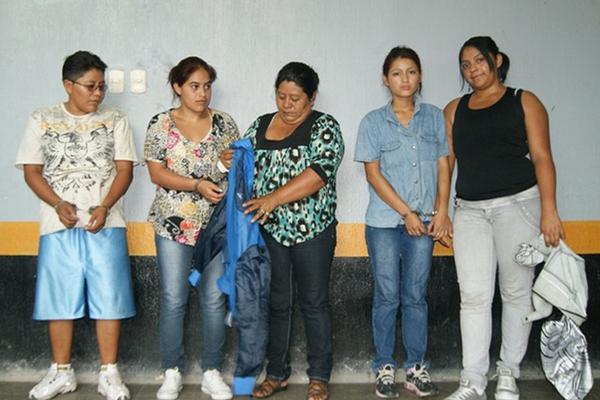 Las cinco detenidas son residentes de la capital. (Foto Prensa Libre: Erick de La Cruz)<br _mce_bogus="1"/>