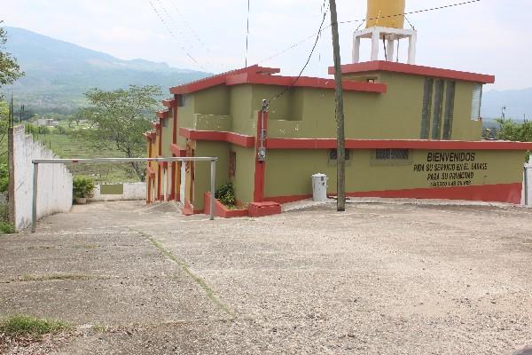 Este es  el autohotel El Ensueño, de donde salía el concejal acompañado de una niña de 8 años cuando fue detenido.