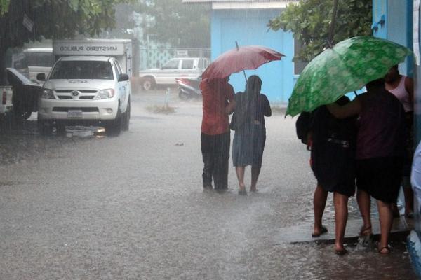 Intensa lluvia afectó este viernes la boca costa de Quetzaltenango. (Foto Prensa Libre: Alexander Coyoy)<br _mce_bogus="1"/>