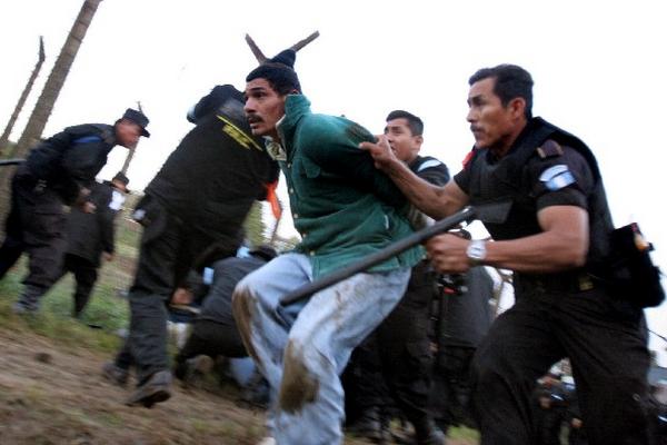 En septiembre del 2006, las autoridades incursionan en la Granja de Rehabilitación Pavón, donde mueren siete reos.