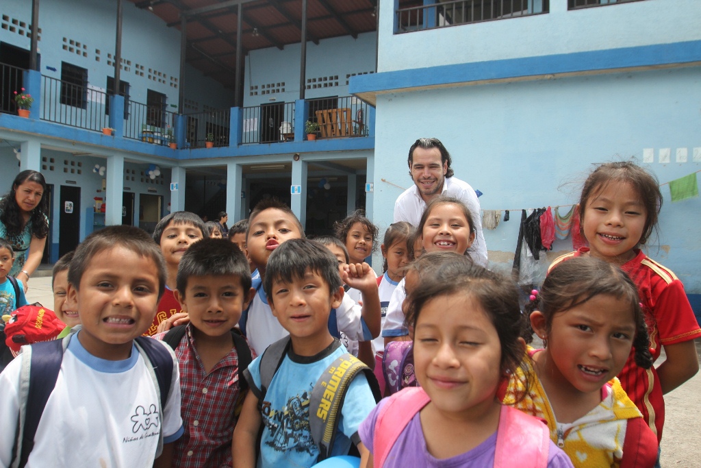 Niños de la Escuela el Porvenir y Nuestro Futuro en Sacatepéquez, serán los beneficiados. (Foto Prensa Libre: Miguel López)