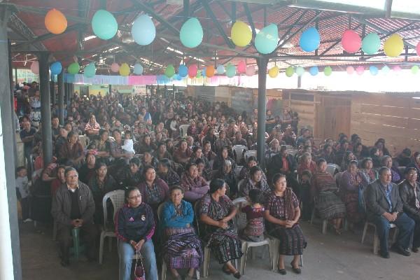 Comerciantes  participan en  celebración de su primer año    en el  Centro de Mayoreo de Sololá.