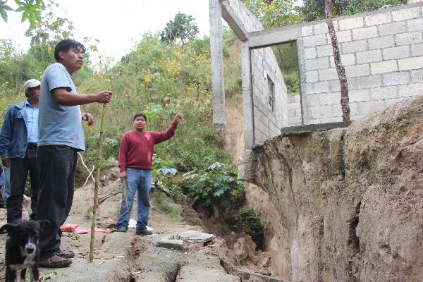 Pobladores están preocupados a causa de la destrucción de propiedades por hundimientos.