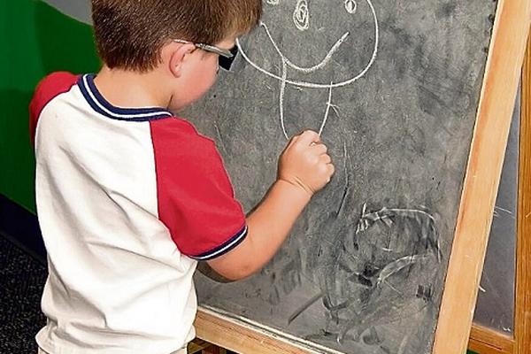 A los niños con necesidades especiales hay que proveerles lo indispensable para que se desarrollen de la mejor manera. (Foto Prensa Libre: Archvio)