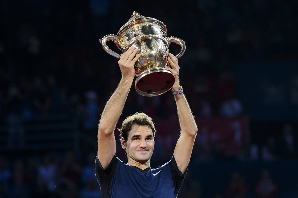 Federer alzó su séptima copa en Basilea. (Foto Prensa Libre: AFP)