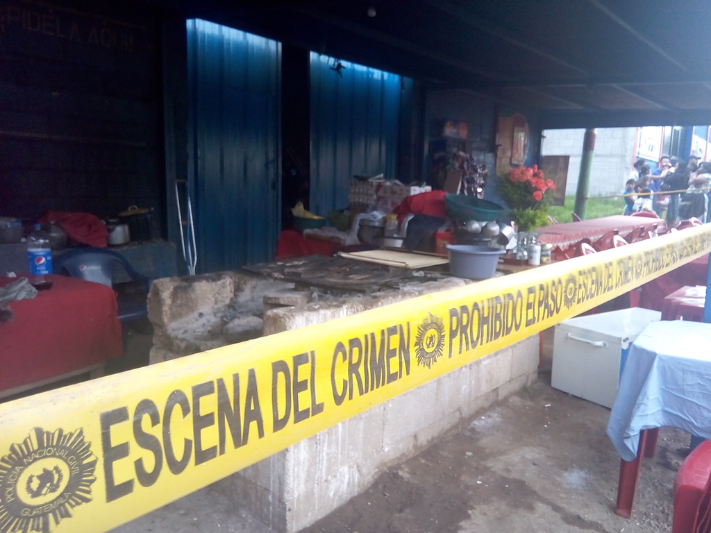 Comedor en Chimaltenango donde murió baleado un hombre. (Foto Prensa Libre: Víctor Chamalé)