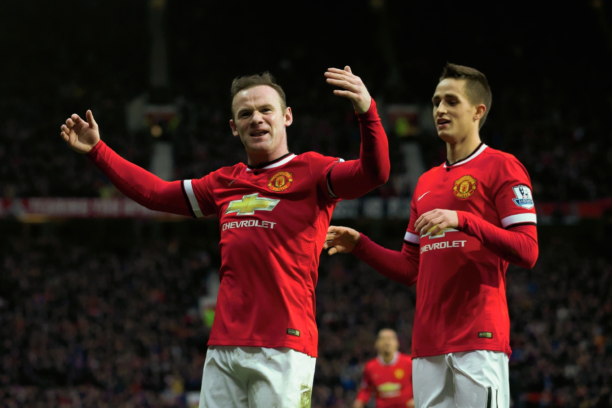 Rooney celebra al lado de Jazunaj uno de los goles que dieron la victoria al United. (Foto Prensa Libre:AFP)