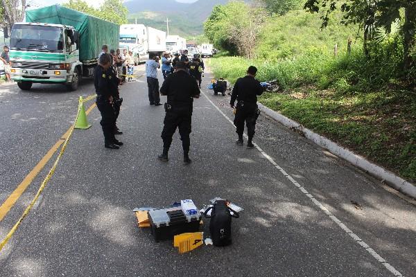 Autoridades recaban datos del accidente, en Zacapa.