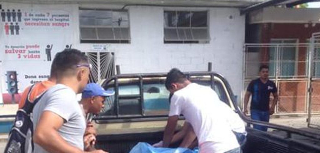 Picop en el que fue trasladado Sandoval Ruano al Hospital Nacional de Jutiapa. (Foto Prensa Libre: Óscar González).