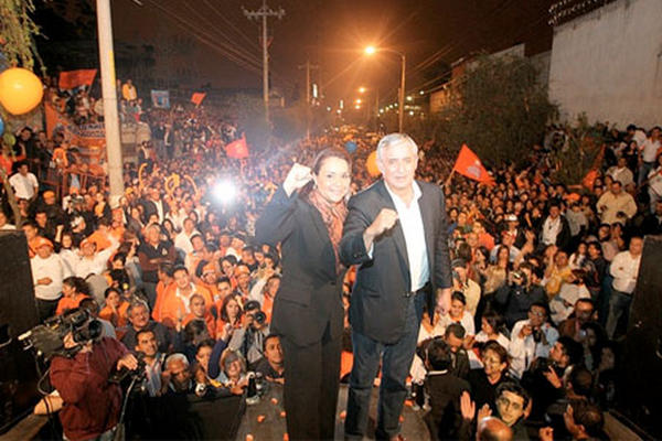 El binomio ganador, Otto Pérez Molina y Roxana Baldetti. (Foto Prensa Libre: Érick Ávila)