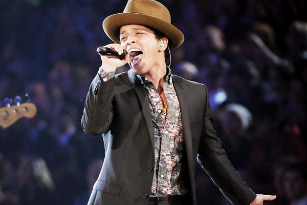 Bruno Mars, cantante pop de 28 años subirá al escenario del Super Bowl en el estadio MetLife en East Rutherford, Nueva Jersey. (Foto Prensa Libre: AP)