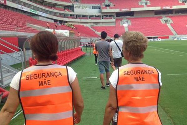 Las madres de los amantes del futbol recorren las canchas del estadio para evitar las peleas en las gradas. (Foto Prensa Libre: Cortesía Sport Club do Recife) (Foto Prensa Libre: Hemeroteca PL)