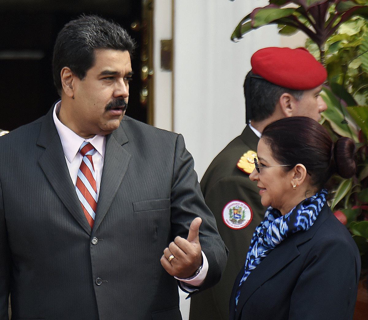 El presidente Nicolás Maduro y su esposa, Cilia FLores, se ven salpicados por escándalo. (Foto Prensa Libre: AFP)