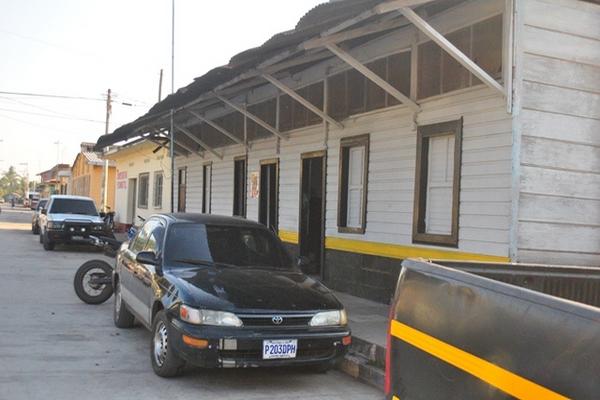 Subestación de Champerico donde están asignados los dos agentes que estaban a cargo de la custodia de los dos capturados. (Foto Prensa Libre: Jorge Tizol) <br _mce_bogus="1"/>