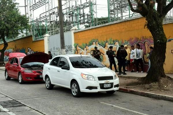 Vehículos en los cuales se encontraba escondida la droga. (Foto Prensa Libre: Estuardo Paredes)