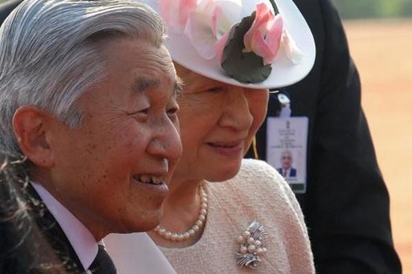 Emperador Akihito y la emperatriz Michiko en el Palacio Presidencial de Nueva Delhi, India. (Foto Prensa Libre: AFP)