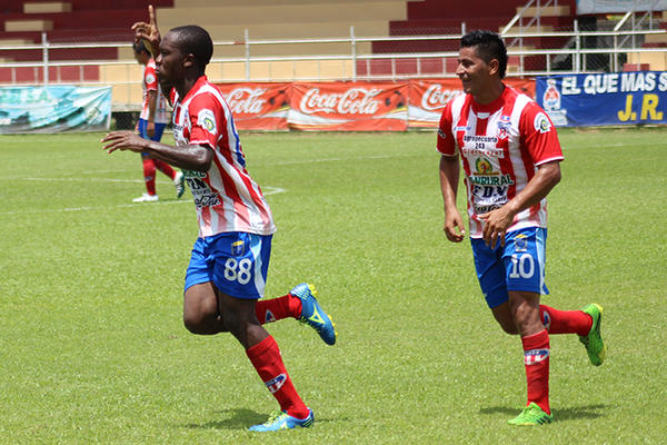 Heredia fue superior a los Toros de Malacatán. (Foto Prensa Libre: Julio Vargas)