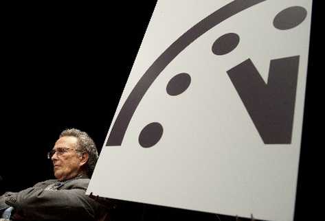 Los científicos de EE.UU. adelantaron un minuto la hora del Reloj del Apocalipsis.(Foto Prensa Libre: AFP)