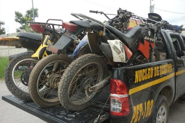 Motos fueron localizadas en un taller clandestino. (Foto Prensa Libre: Rigoberto Escobar)