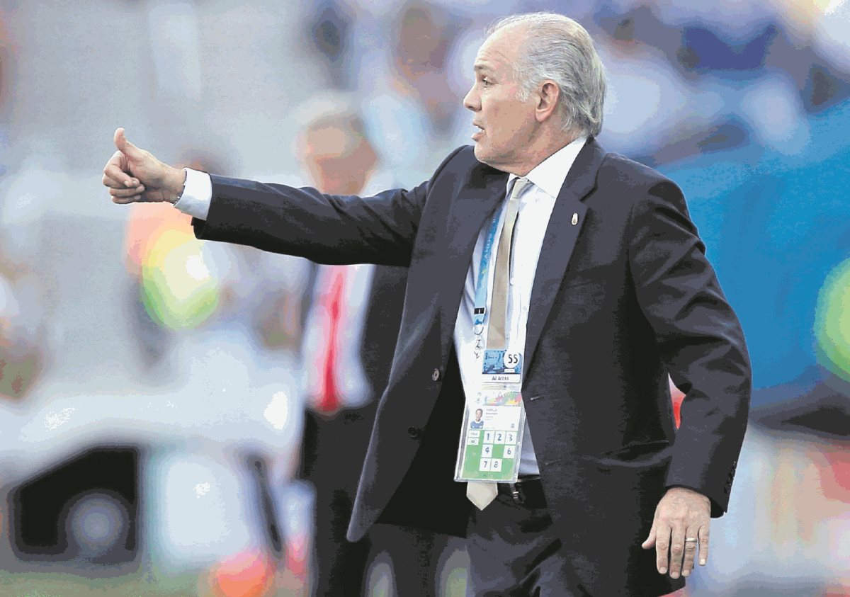 El ex técnico de la selección de Argentina, Alejandro Sabella, se encuentra con problemas de salud. (Foto Prensa Libre: AP)