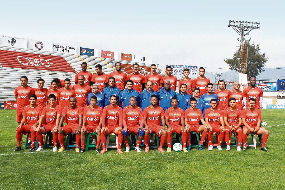 Este es el conjunto superchivo que represente al club. (Foto Prensa Libre: Carlos Ventura)