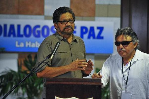 El comandante de las Farc, Iván Márquez, en una conferencia de prensa. (Foto Prensa Libre: AFP).