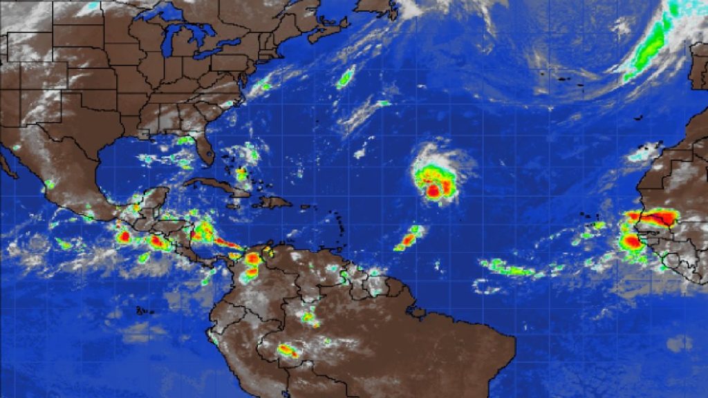 Se forman tormenta Ian en el Atlántico y huracán Orlene en el Pacífico