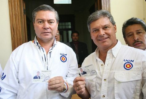 Estrada y Urruela muestran sus credenciales como aspirantes presidenciales por la UCN.