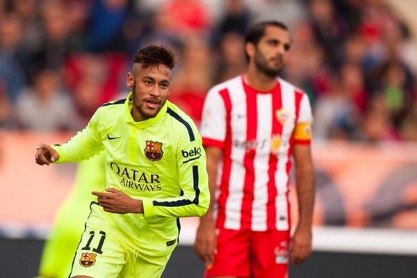 Neymar festeja el empate 1-1 ante el Almería. (Foto Prensa Libre: AP)