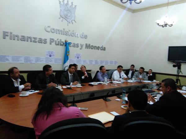 Comisión de Finanzas de Congreso recibe a tanques del pensamiento. (Foto Prensa Libre: Jessica Gramajo)