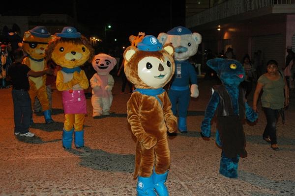 Integrantes del convite participan en el desfile de inauguración de la feria de El Progreso, Jutiapa. (Foto Prensa Libre: Óscar González)<br _mce_bogus="1"/>