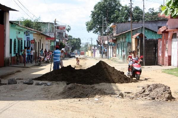 Hace falta señalizar obras municipales, en Reu.