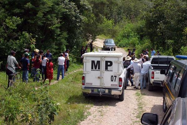 Sitio en donde un hombre dio muerte a balazos al menor de edad. (Foto Prensa Libre: Hugo Oliva)<br _mce_bogus="1"/>