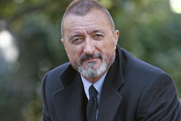 Arturo pérez-reverte vuelve con una nueva novela, bajo el sello Alfaguara.