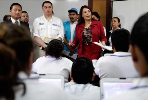 Vicepresidenta Roxana Baldetti brinda detalles del censo. (Foto: Vicepresidencia)