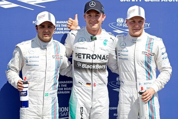 El alemán posa junto con Felipe Massa (izquierda) y Valtteri Bottas (derecha). (Foto Prensa Libre: AP)