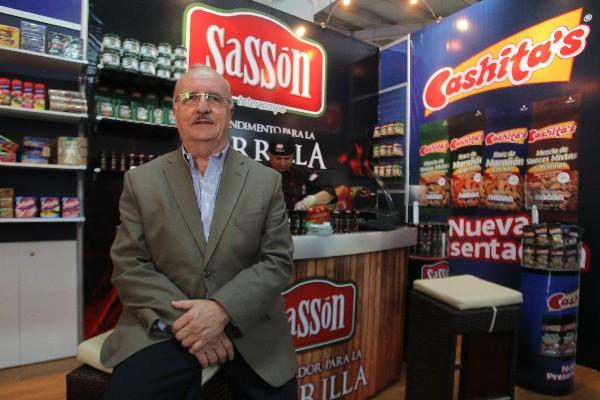 Roberto Bueso, presidente de la compañía Grupo Industrial Alimenticio, que produce boquitas y especias con las marcas Cashita's y Sassón. (Foto Prensa Libre: Paulo Raquec)