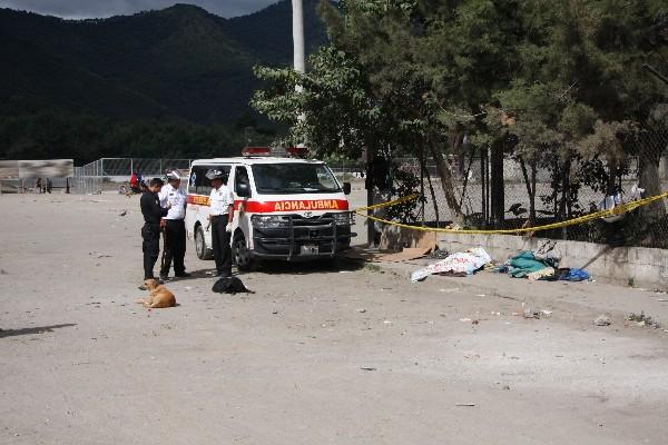 El cadáver de un hombre fue encontrado en los campos de La Pólvora,  Antigua Guatemala, Sacatepéquez.