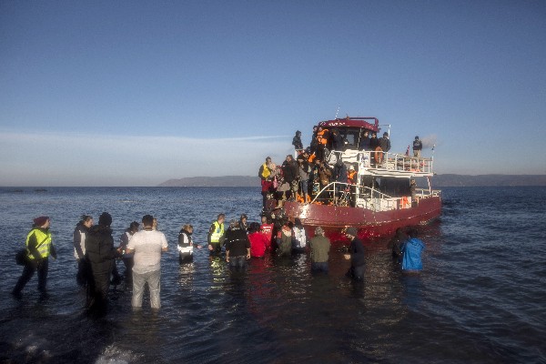 El rescate de migrantes continúa en el Mediterráneo. (Foto Prensa Libre: AP)