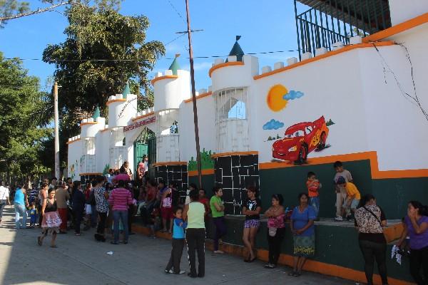 Escuela de párvulos El Fruto, en el área urbana de Barberena, Santa Rosa.